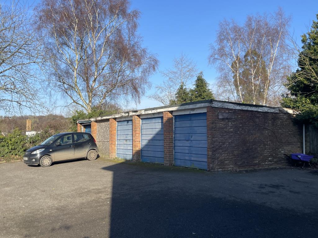 Lot: 95 - TEN GARAGES -